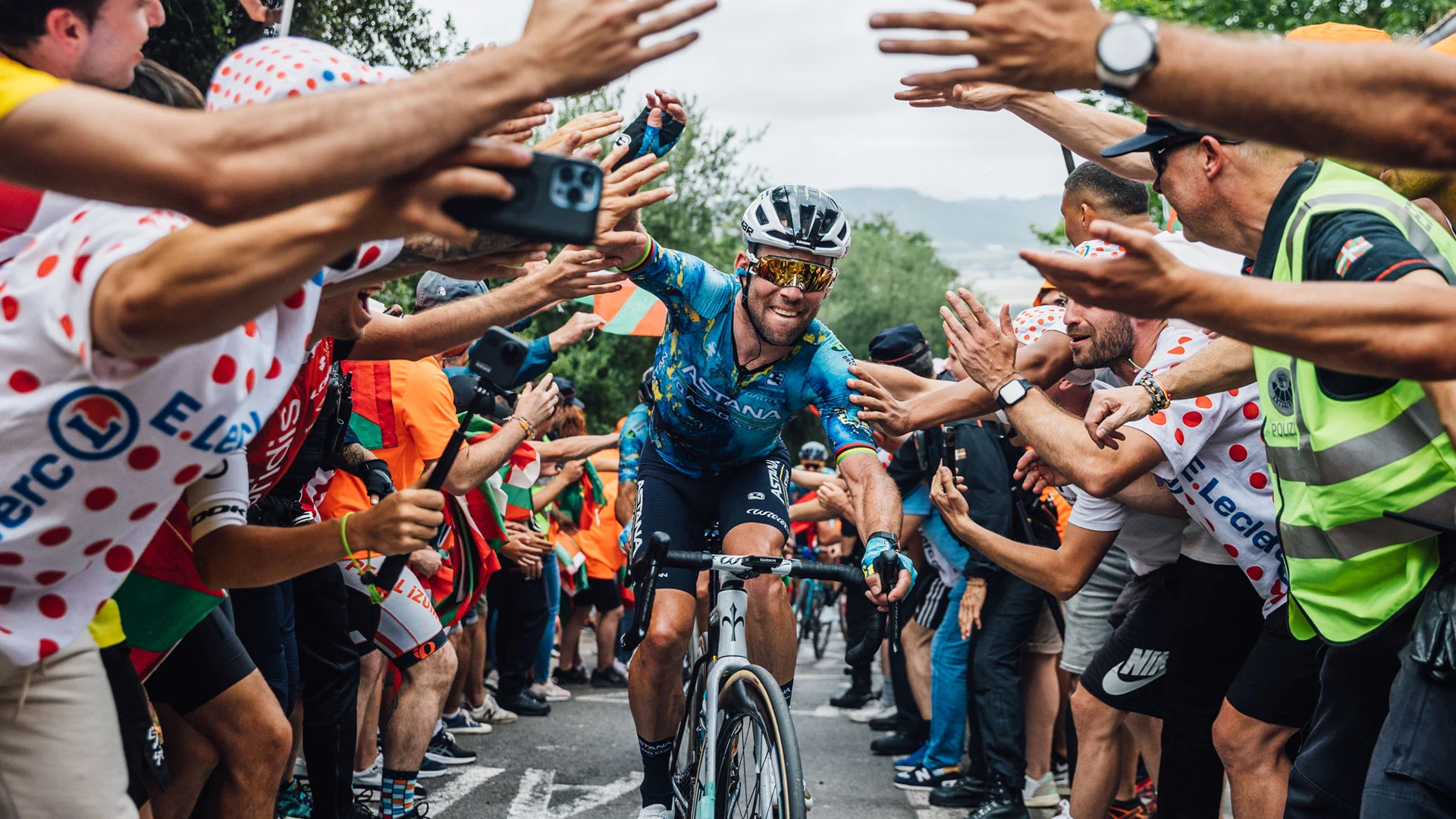 The kink has fallen. Long live the King!