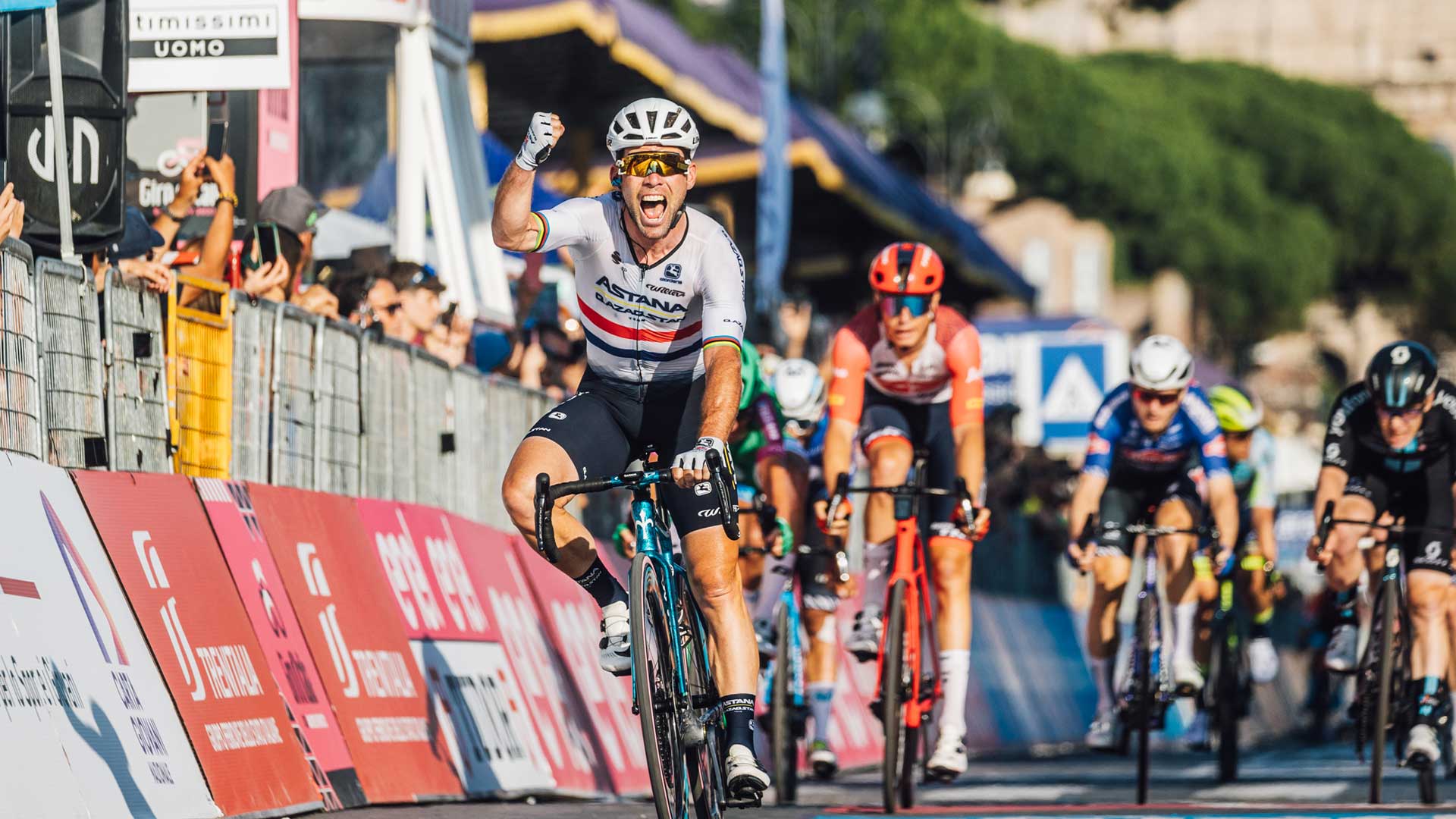 Mark Cavendish and his last 250 metres of the Giro d’Italia