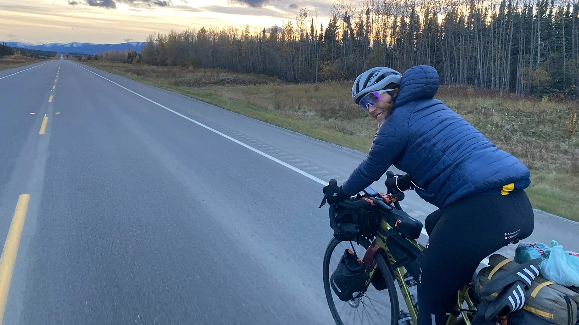 Cycle The World. Il film di tutto ciò che può dare la bicicletta è anche un augurio per l’8 marzo 2023